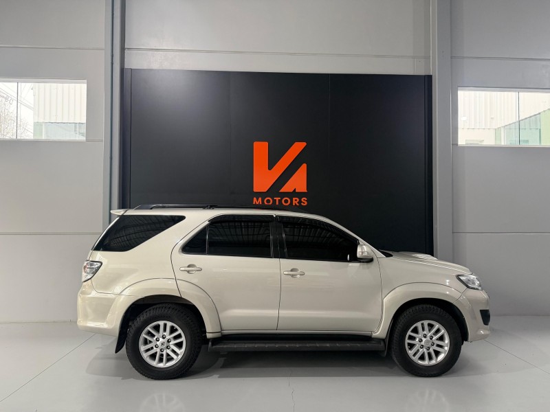 HILUX SW4 3.0 SRV 4X4 7 LUGARES 16V TURBO INTERCOOLER DIESEL 4P AUTOMÁTICO - 2014 - CARLOS BARBOSA