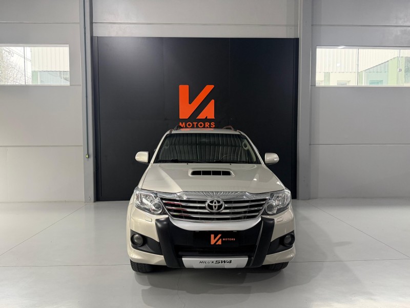 HILUX SW4 3.0 SRV 4X4 7 LUGARES 16V TURBO INTERCOOLER DIESEL 4P AUTOMÁTICO - 2014 - CARLOS BARBOSA