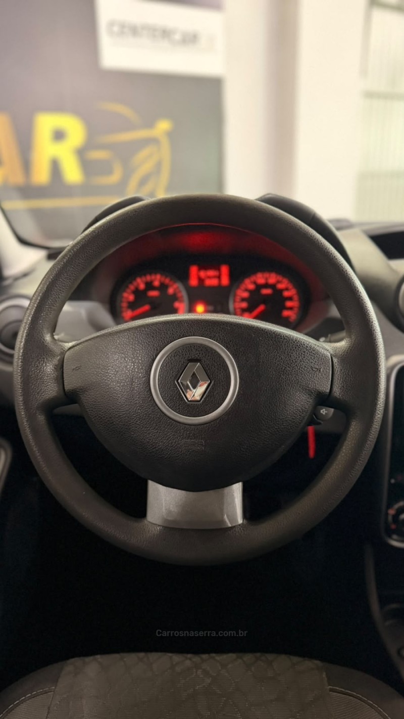 DUSTER 1.6 EXPRESSION 4X2 16V FLEX 4P MANUAL - 2015 - NOVO HAMBURGO