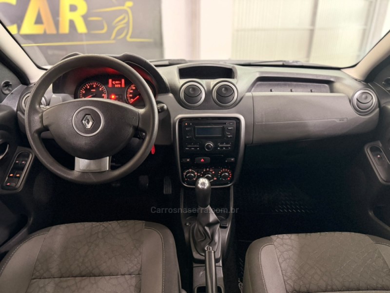 DUSTER 1.6 EXPRESSION 4X2 16V FLEX 4P MANUAL - 2015 - NOVO HAMBURGO