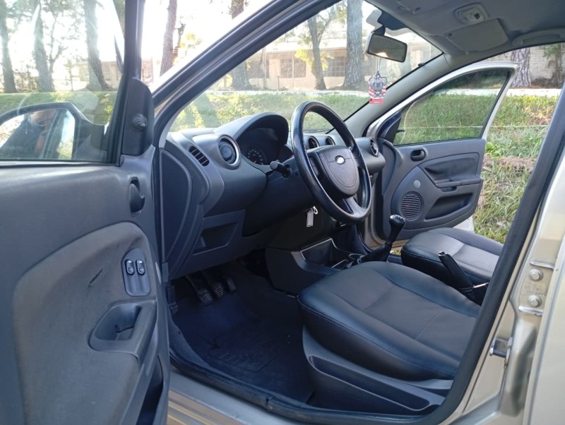 FIESTA 1.0 MPI CLASS 8V GASOLINA 4P MANUAL - 2006 - VENâNCIO AIRES