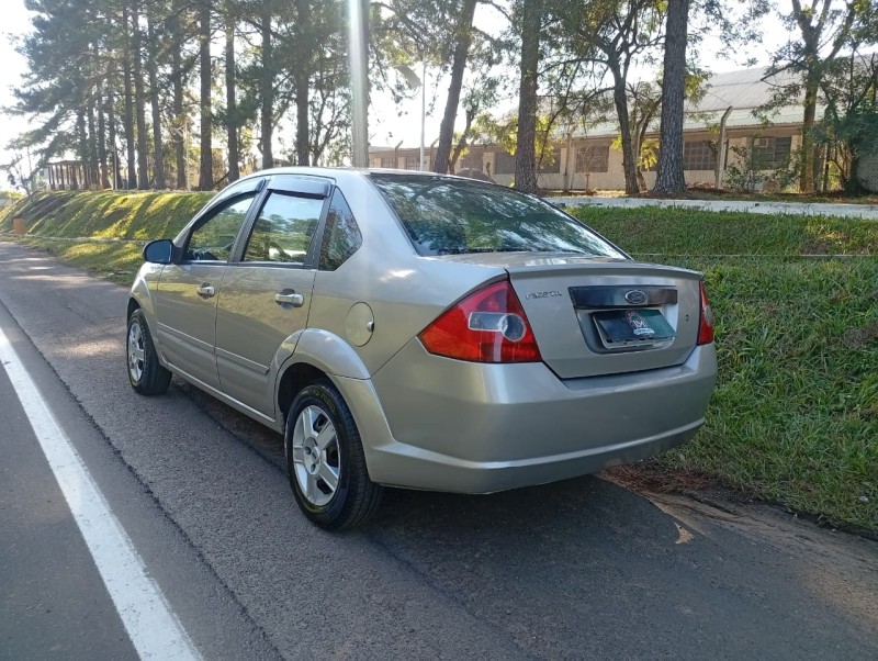 FIESTA 1.0 MPI CLASS 8V GASOLINA 4P MANUAL - 2006 - VENâNCIO AIRES
