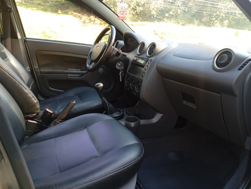 FIESTA 1.0 MPI CLASS 8V GASOLINA 4P MANUAL - 2006 - VENâNCIO AIRES