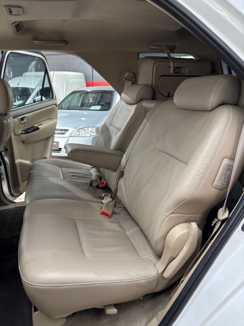HILUX SW4 3.0 SRV 4X4 7 LUGARES 16V TURBO INTERCOOLER DIESEL 4P AUTOMÁTICO - 2013 - HARMONIA