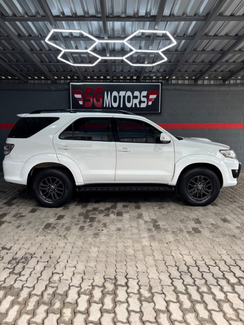HILUX SW4 3.0 SRV 4X4 7 LUGARES 16V TURBO INTERCOOLER DIESEL 4P AUTOMÁTICO - 2013 - HARMONIA