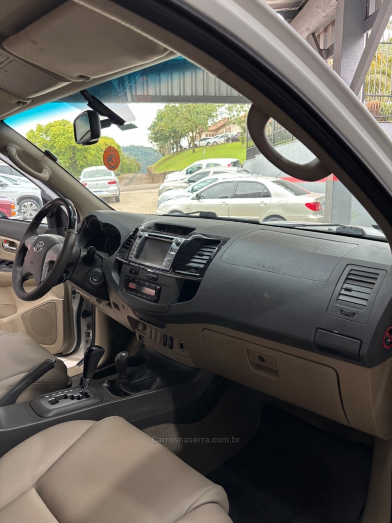HILUX SW4 3.0 SRV 4X4 7 LUGARES 16V TURBO INTERCOOLER DIESEL 4P AUTOMÁTICO - 2013 - HARMONIA