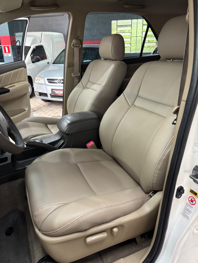HILUX SW4 3.0 SRV 4X4 7 LUGARES 16V TURBO INTERCOOLER DIESEL 4P AUTOMÁTICO - 2013 - HARMONIA