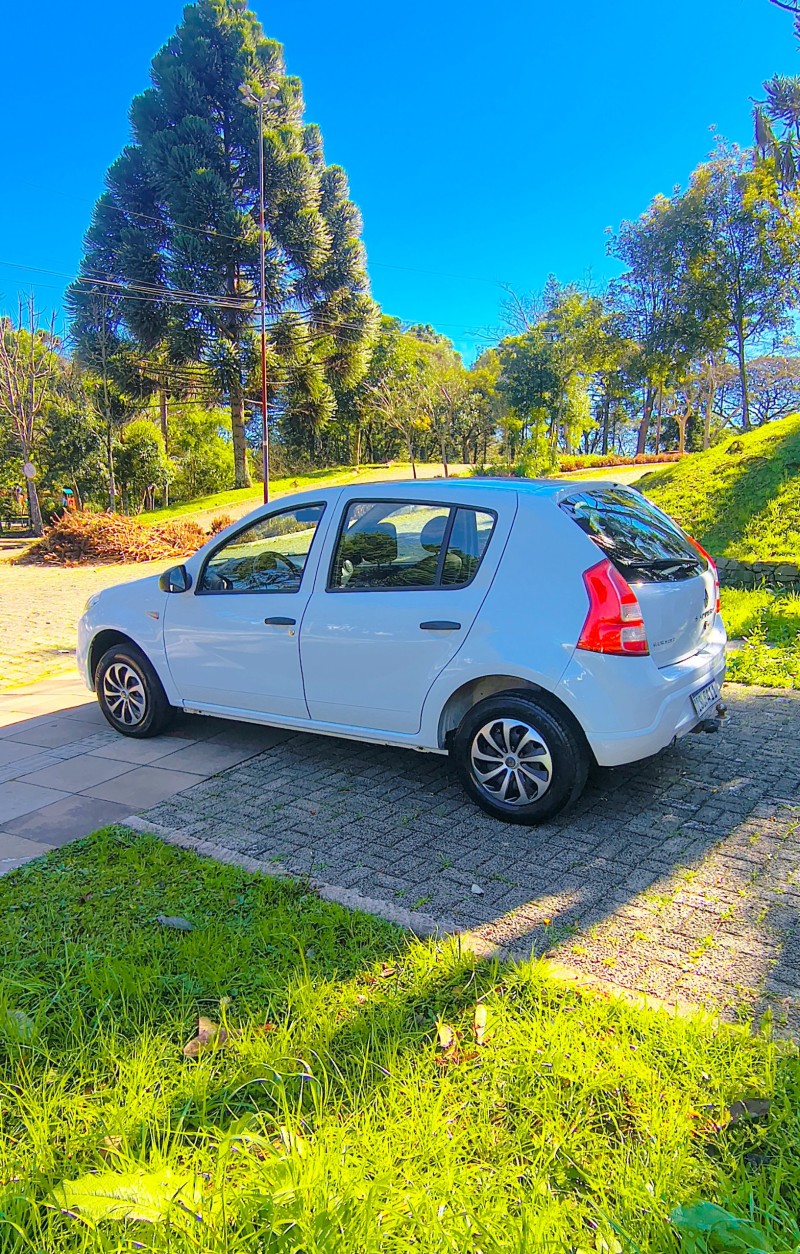 SANDERO 1.0 AUTHENTIQUE PLUS 16V FLEX 4P MANUAL - 2011 - FARROUPILHA