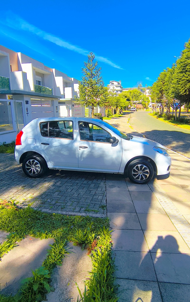 SANDERO 1.0 AUTHENTIQUE PLUS 16V FLEX 4P MANUAL - 2011 - FARROUPILHA