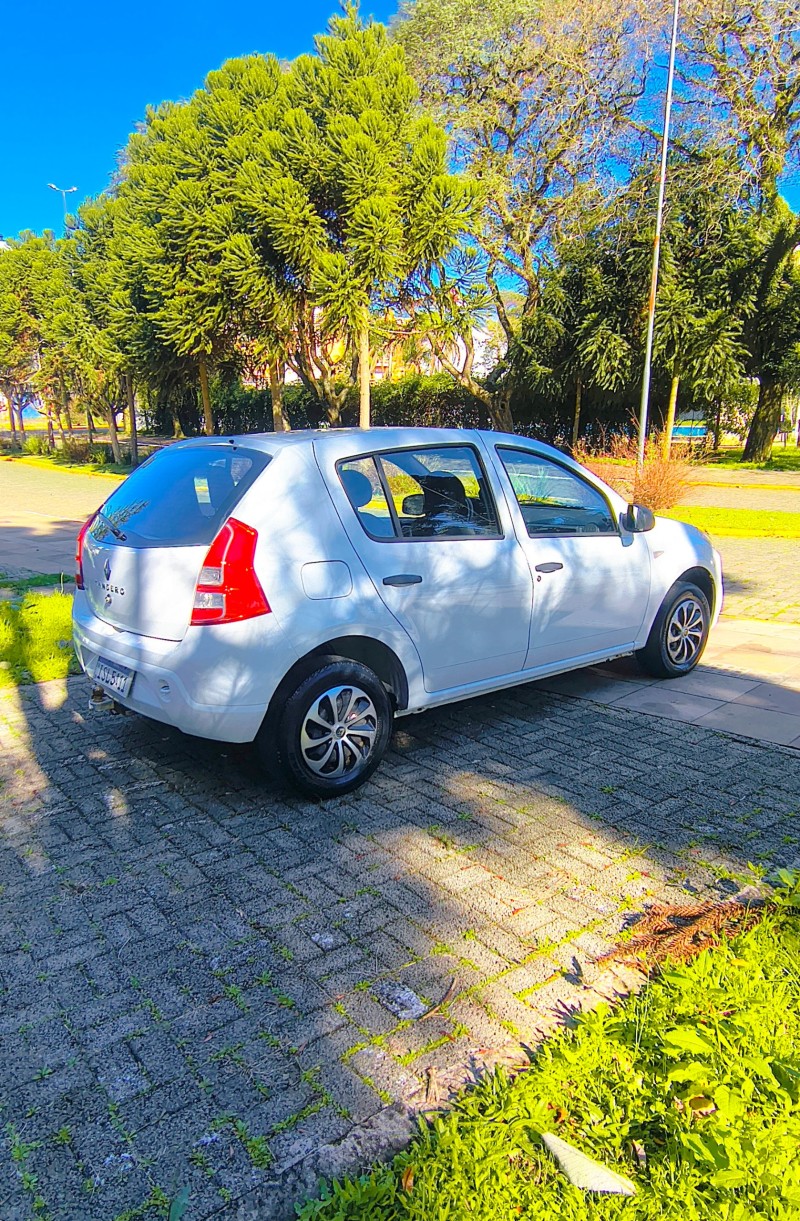 SANDERO 1.0 AUTHENTIQUE PLUS 16V FLEX 4P MANUAL - 2011 - FARROUPILHA