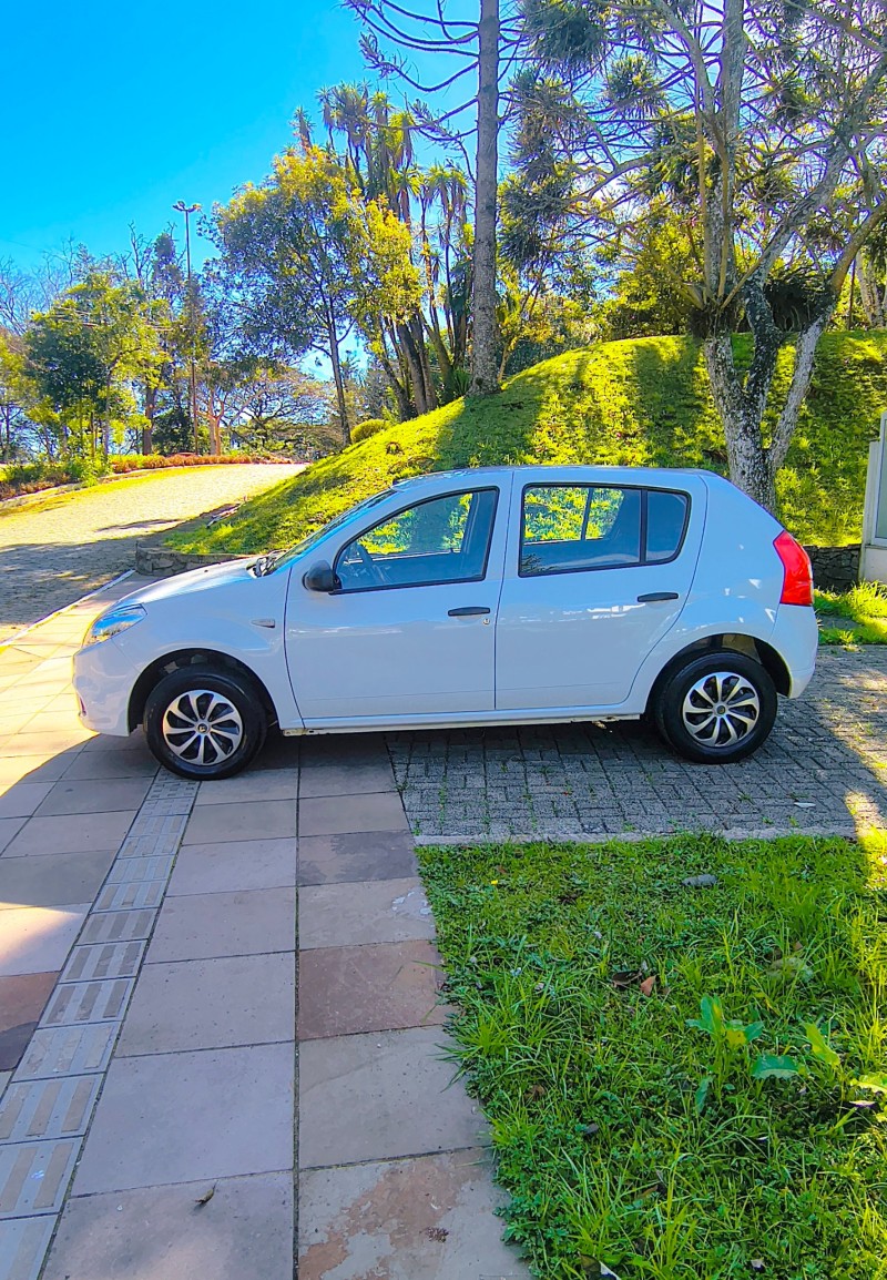 SANDERO 1.0 AUTHENTIQUE PLUS 16V FLEX 4P MANUAL - 2011 - FARROUPILHA