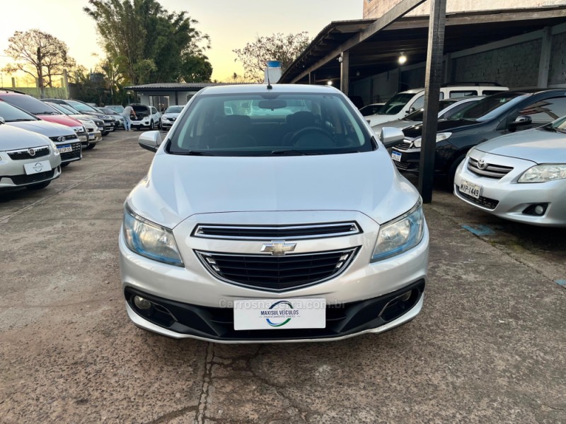 PRISMA 1.4 MPFI LTZ 8V FLEX 4P MANUAL - 2014 - GRAVATAí