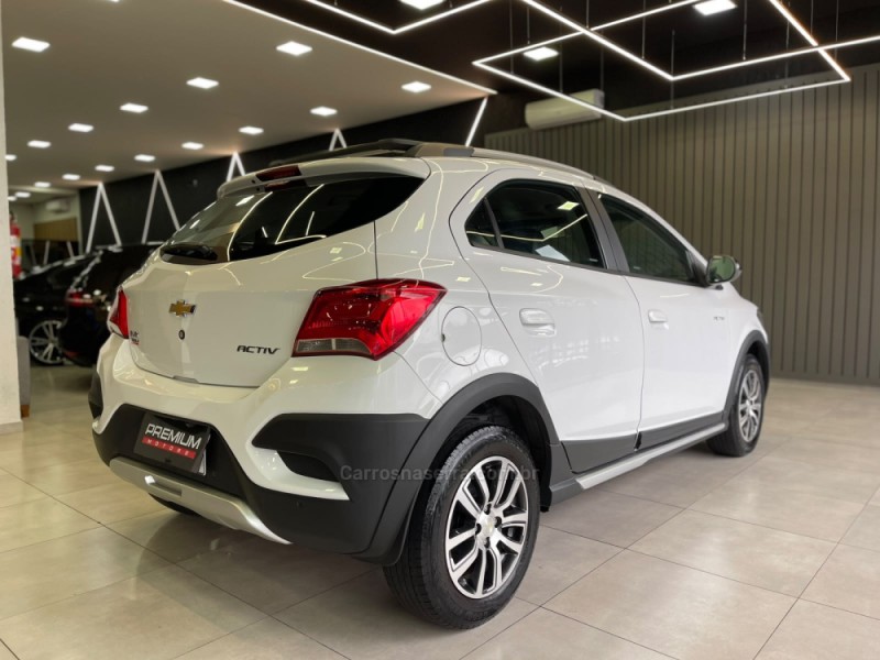 ONIX 1.4 MPFI ACTIV 8V FLEX 4P MANUAL - 2017 - DOIS IRMãOS