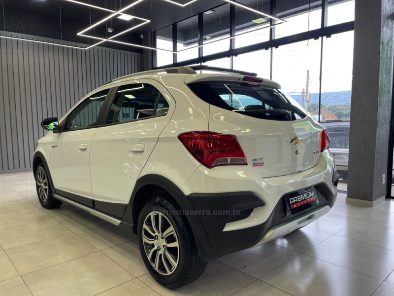ONIX 1.4 MPFI ACTIV 8V FLEX 4P MANUAL - 2017 - DOIS IRMãOS