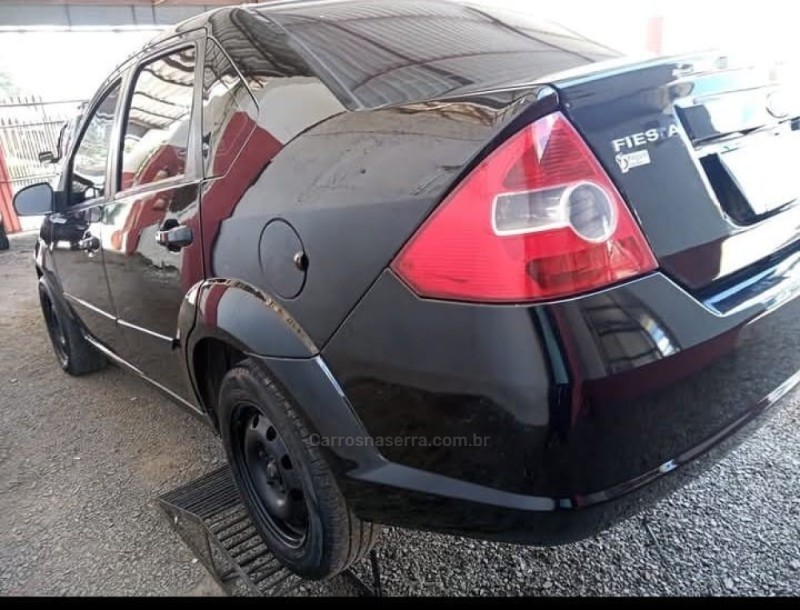FIESTA 1.6 MPI SEDAN 8V FLEX 4P MANUAL - 2006 - CAXIAS DO SUL