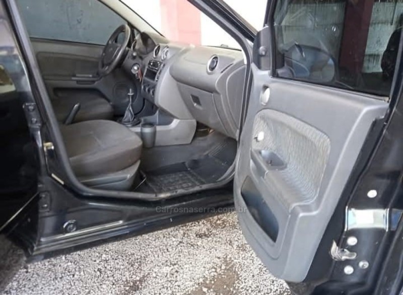 FIESTA 1.6 MPI SEDAN 8V FLEX 4P MANUAL - 2006 - CAXIAS DO SUL