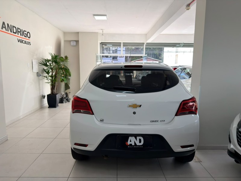 ONIX 1.4 MPFI LTZ 8V FLEX 4P MANUAL - 2018 - CAXIAS DO SUL