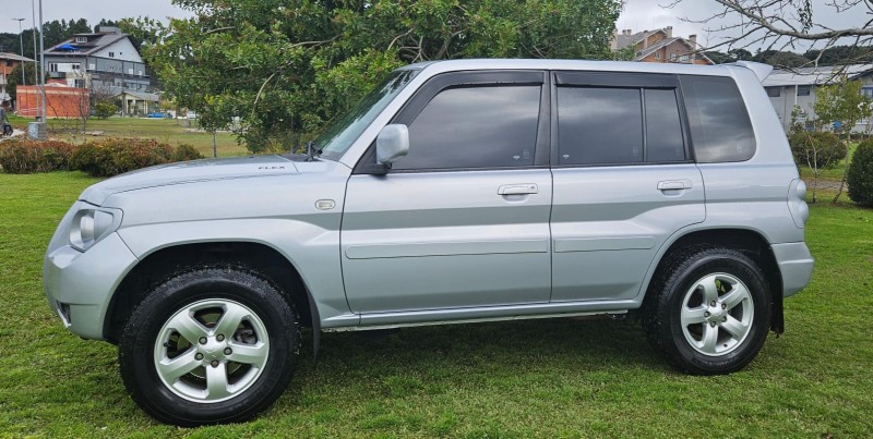 PAJERO TR4 2.0 4X4 16V 133CV FLEX 4P MANUAL - 2009 - CANELA