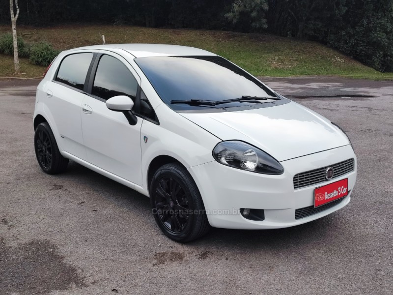 PUNTO 1.4 ATTRACTIVE ITALIA 8V FLEX 4P MANUAL - 2012 - FARROUPILHA