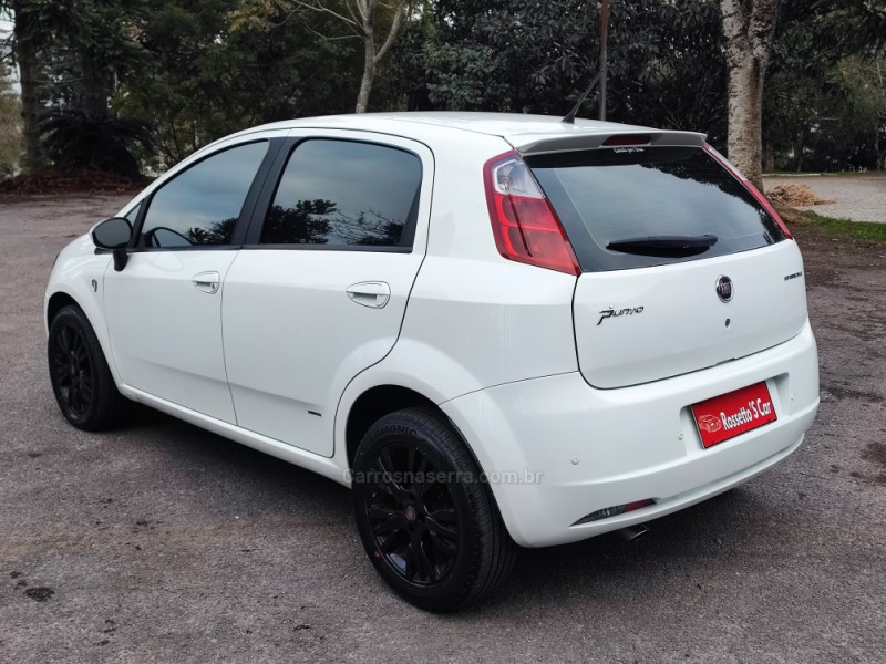 PUNTO 1.4 ATTRACTIVE ITALIA 8V FLEX 4P MANUAL - 2012 - FARROUPILHA