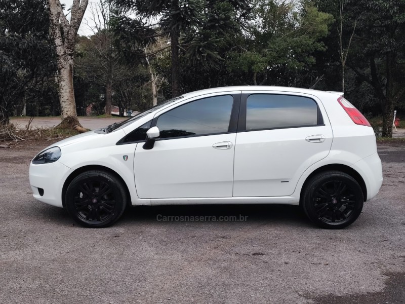 PUNTO 1.4 ATTRACTIVE ITALIA 8V FLEX 4P MANUAL - 2012 - FARROUPILHA