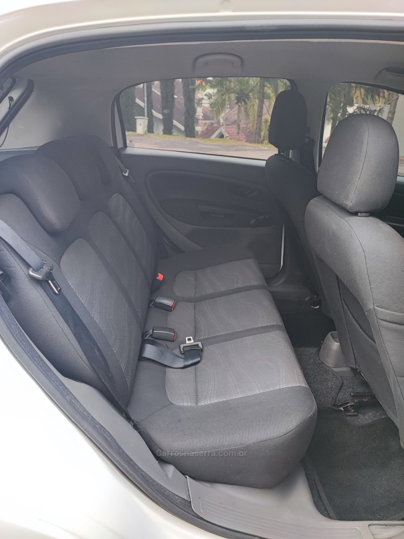 PUNTO 1.4 ATTRACTIVE ITALIA 8V FLEX 4P MANUAL - 2012 - FARROUPILHA