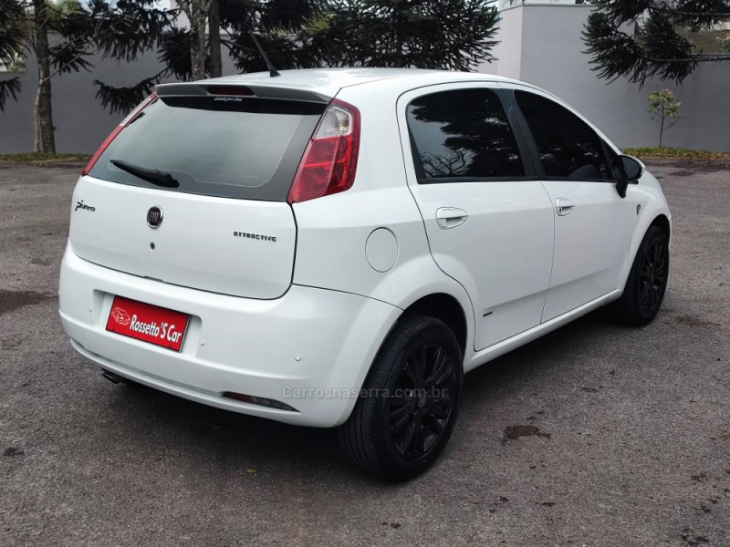 PUNTO 1.4 ATTRACTIVE ITALIA 8V FLEX 4P MANUAL - 2012 - FARROUPILHA