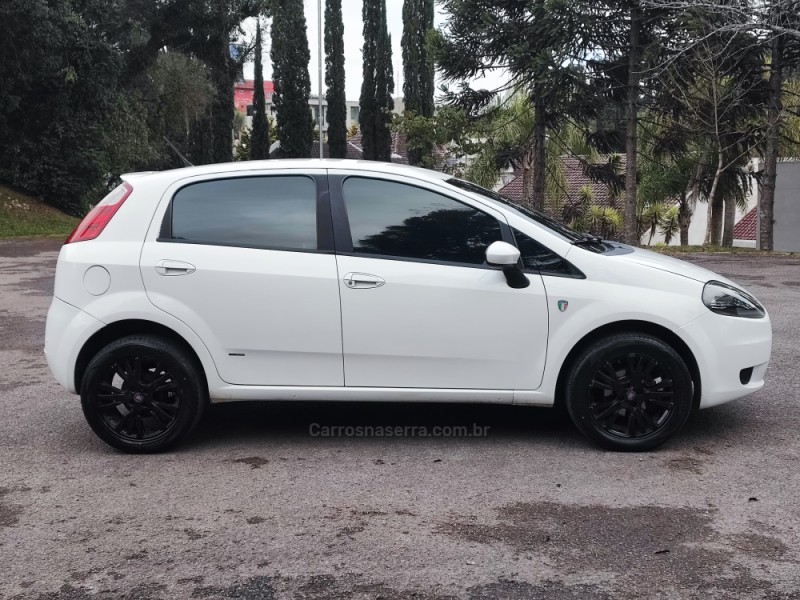 PUNTO 1.4 ATTRACTIVE ITALIA 8V FLEX 4P MANUAL - 2012 - FARROUPILHA
