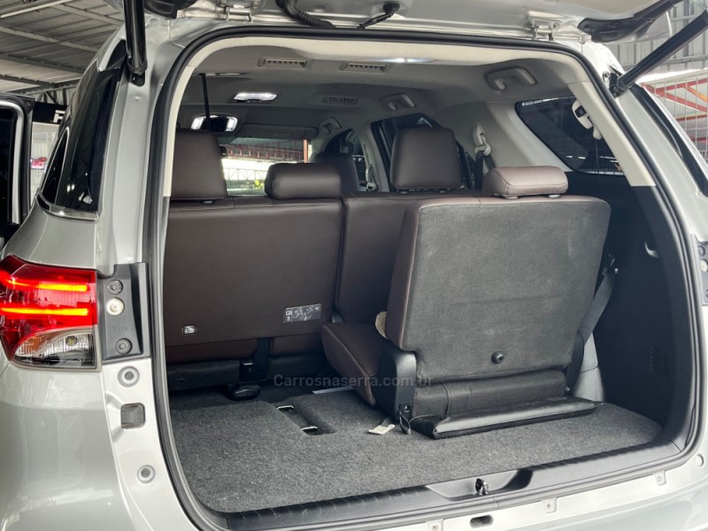 HILUX SW4 2.8 SRX 4X4 7 LUGARES 16V TURBO INTERCOOLER DIESEL 4P AUTOMÁTICO - 2019 - CAXIAS DO SUL
