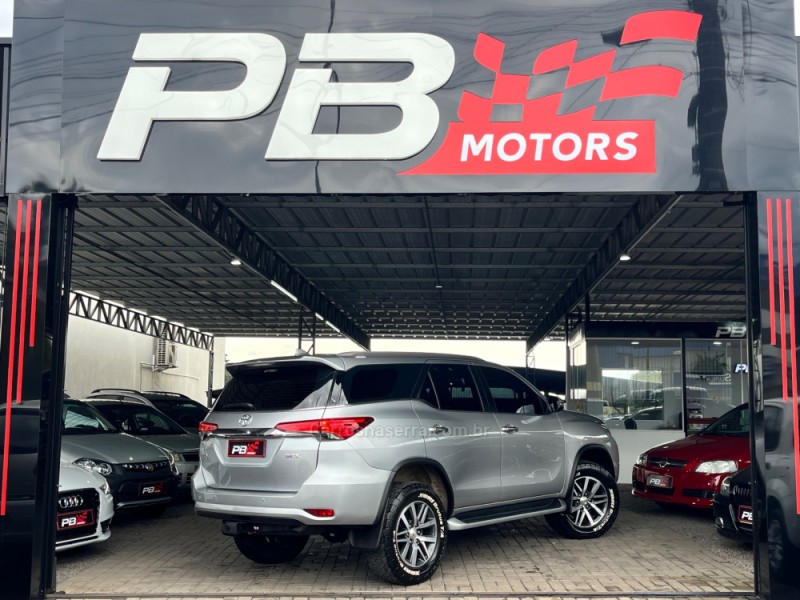 HILUX SW4 2.8 SRX 4X4 7 LUGARES 16V TURBO INTERCOOLER DIESEL 4P AUTOMÁTICO - 2019 - CAXIAS DO SUL