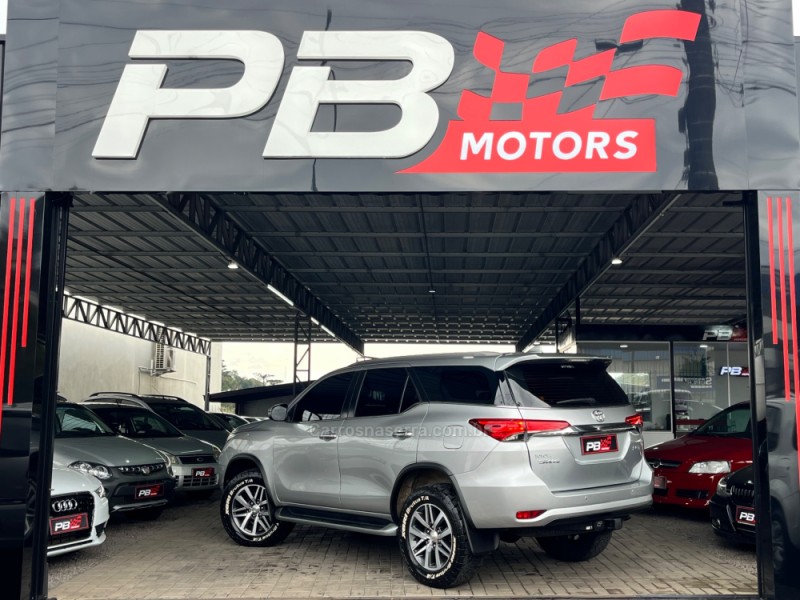 HILUX SW4 2.8 SRX 4X4 7 LUGARES 16V TURBO INTERCOOLER DIESEL 4P AUTOMÁTICO - 2019 - CAXIAS DO SUL