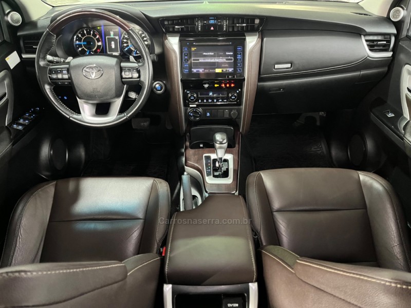 HILUX SW4 2.8 SRX 4X4 7 LUGARES 16V TURBO INTERCOOLER DIESEL 4P AUTOMÁTICO - 2019 - CAXIAS DO SUL
