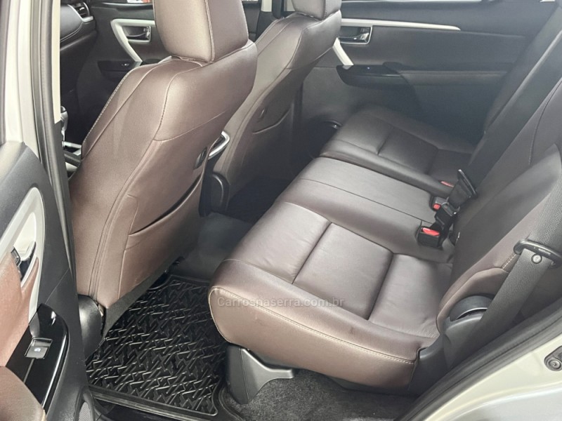 HILUX SW4 2.8 SRX 4X4 7 LUGARES 16V TURBO INTERCOOLER DIESEL 4P AUTOMÁTICO - 2019 - CAXIAS DO SUL