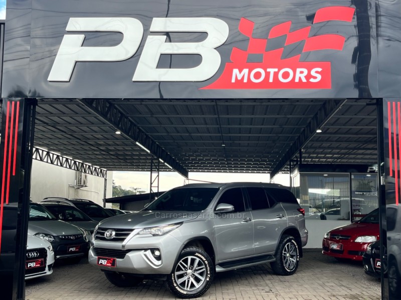 HILUX SW4 2.8 SRX 4X4 7 LUGARES 16V TURBO INTERCOOLER DIESEL 4P AUTOMÁTICO - 2019 - CAXIAS DO SUL
