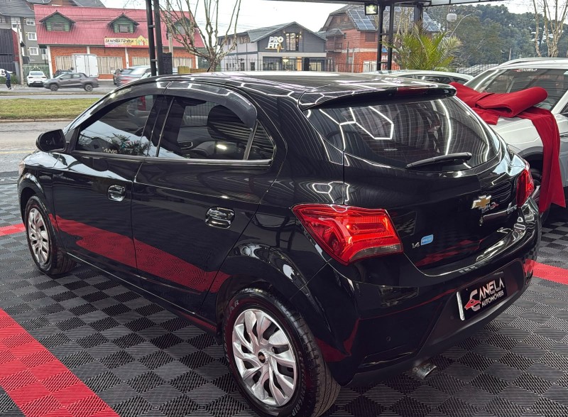 ONIX 1.4 MPFI LT 8V FLEX 4P MANUAL - 2017 - CANELA