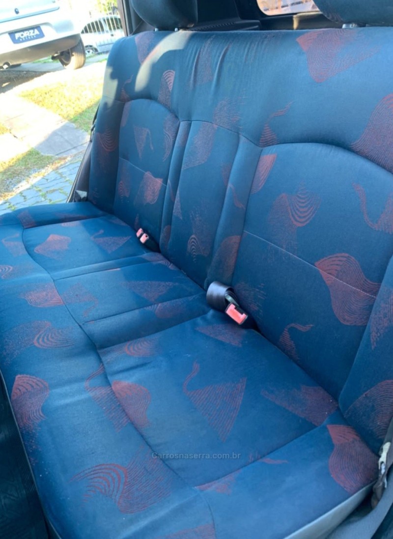 CLIO 1.0 RL 8V GASOLINA 4P MANUAL - 2001 - CAXIAS DO SUL