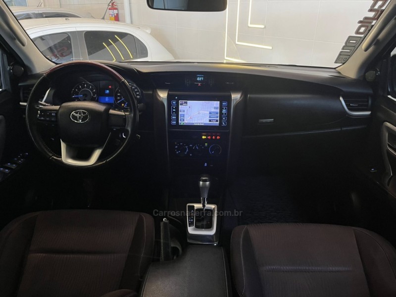 HILUX SW4 2.7 SRV 4X2 16V FLEX 7 LUGARES 4P AUTOMÁTICO - 2017 - ESTâNCIA VELHA