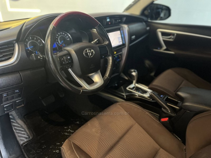 HILUX SW4 2.7 SRV 4X2 16V FLEX 7 LUGARES 4P AUTOMÁTICO - 2017 - ESTâNCIA VELHA