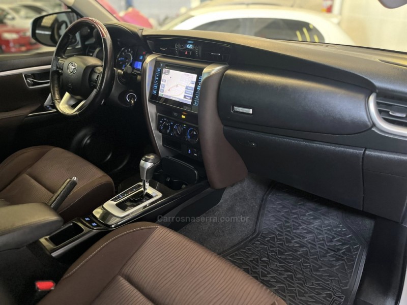 HILUX SW4 2.7 SRV 4X2 16V FLEX 7 LUGARES 4P AUTOMÁTICO - 2017 - ESTâNCIA VELHA