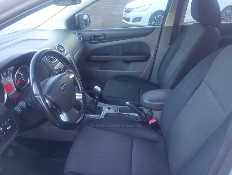 FOCUS 2.0 GLX SEDAN 16V FLEX 4P MANUAL - 2009 - FARROUPILHA
