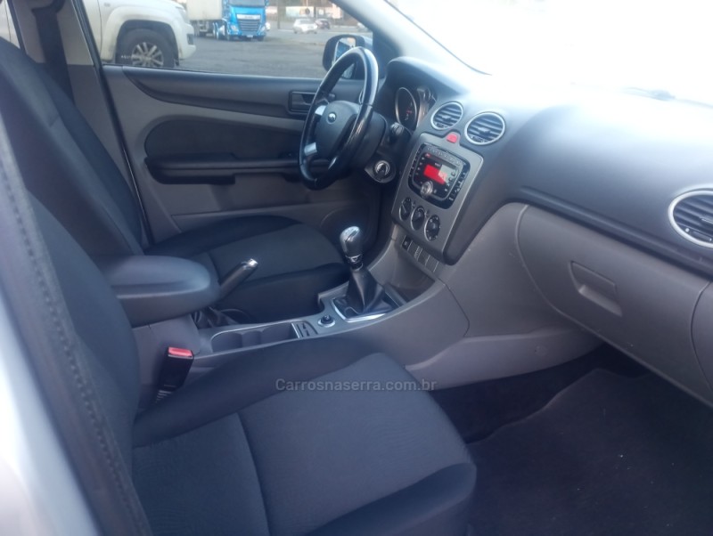FOCUS 2.0 GLX SEDAN 16V FLEX 4P MANUAL - 2009 - FARROUPILHA