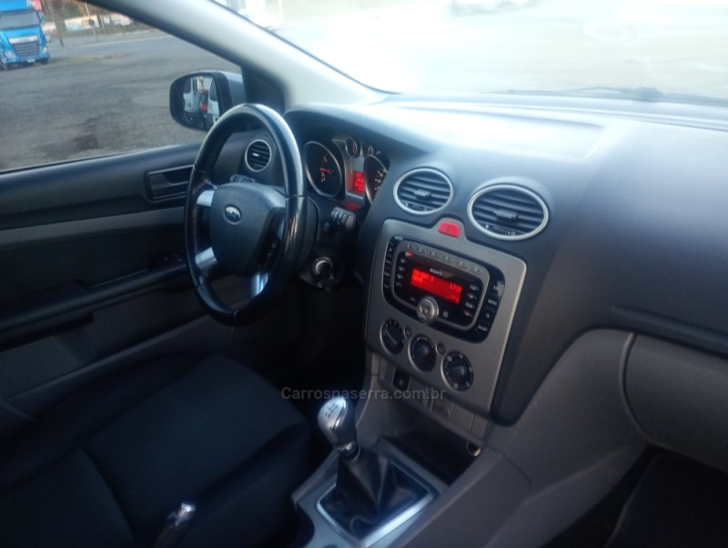 FOCUS 2.0 GLX SEDAN 16V FLEX 4P MANUAL - 2009 - FARROUPILHA