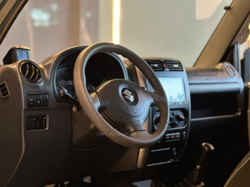 JIMNY 1.3 4ALL 4X4 16V GASOLINA 2P MANUAL - 2015 - CAXIAS DO SUL