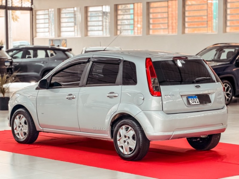 FIESTA 1.6 ROCAM SE 8V FLEX 4P MANUAL - 2014 - NOVA PRATA