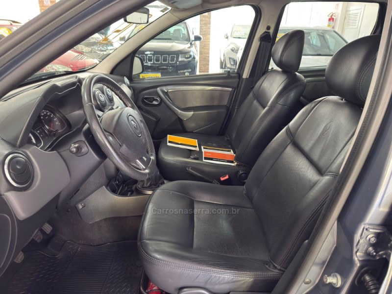DUSTER 1.6 DYNAMIQUE 4X2 16V FLEX 4P MANUAL - 2015 - NOVA BASSANO