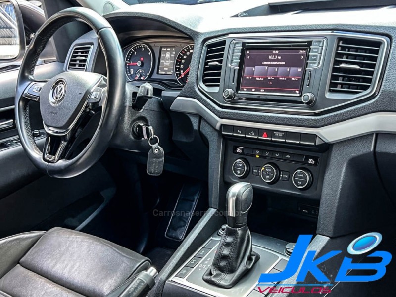 AMAROK 3.0 V6 TDI HIGHLINE CD DIESEL 4MOTION AUTOMÁTICO - 2020 - NOVO HAMBURGO