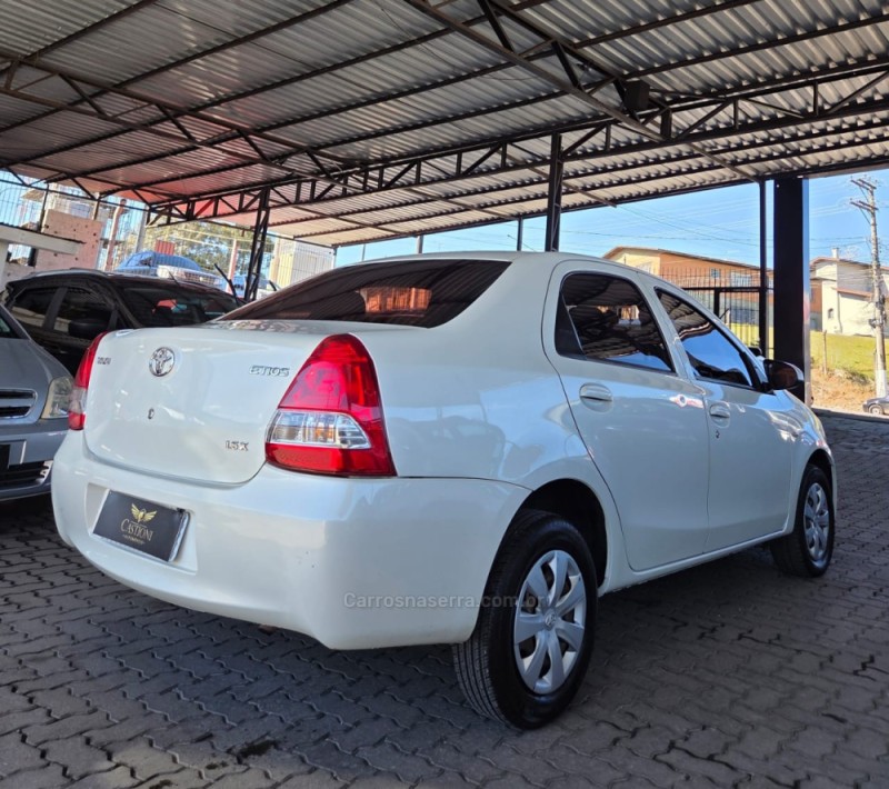ETIOS 1.5 X PLUS SEDAN 16V FLEX 4P MANUAL - 2016 - CAXIAS DO SUL
