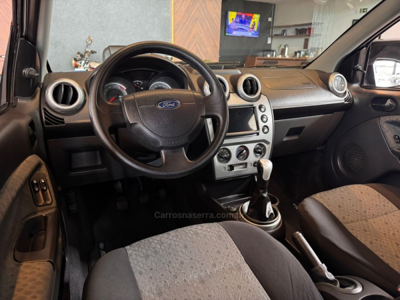 FIESTA 1.6 SE HATCH 16V FLEX 4P MANUAL - 2014 - CAMPO BOM