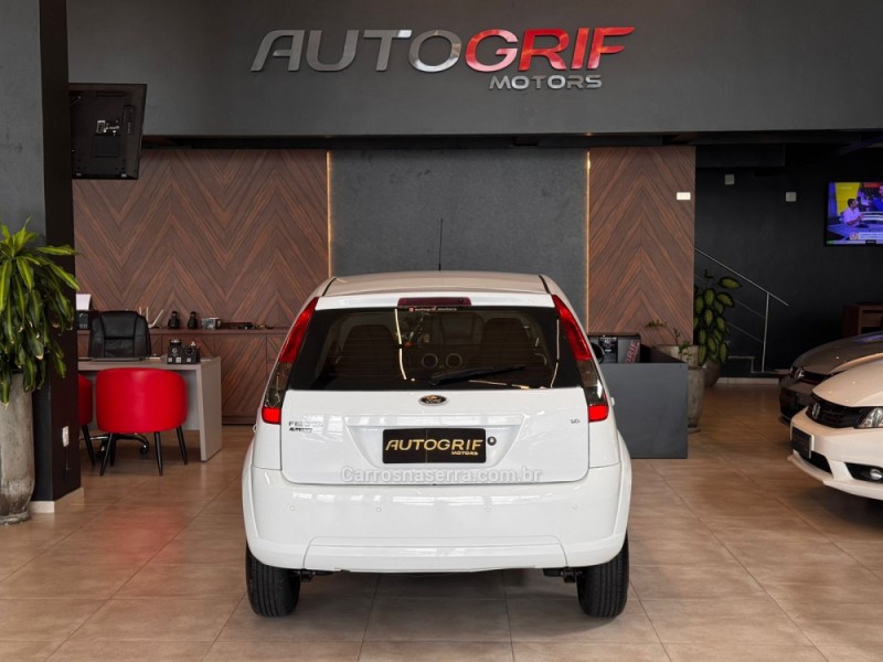 FIESTA 1.6 SE HATCH 16V FLEX 4P MANUAL - 2014 - CAMPO BOM