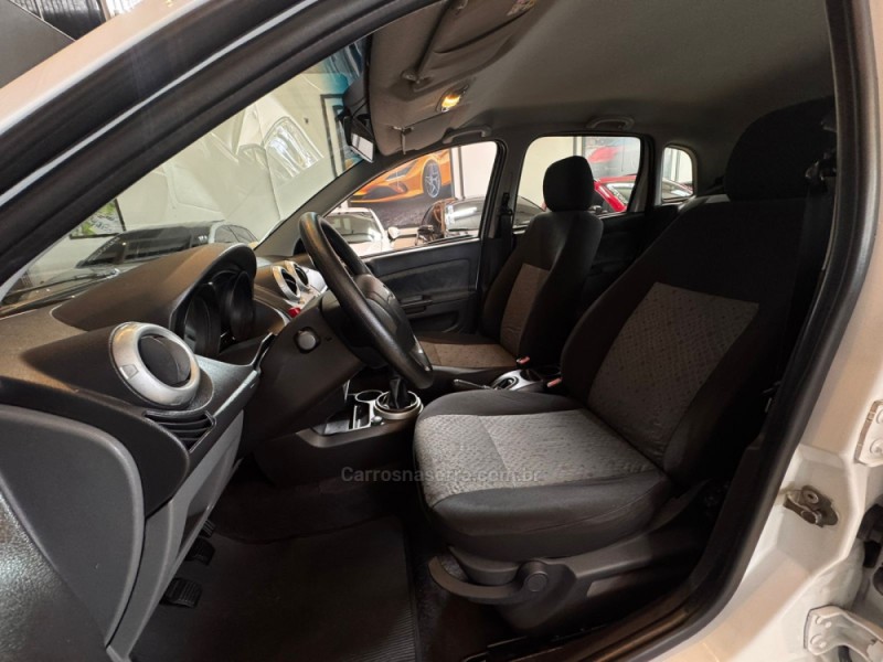 FIESTA 1.6 SE HATCH 16V FLEX 4P MANUAL - 2014 - CAMPO BOM